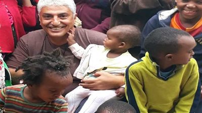 سعودي يتكفل بـ 7 آلاف يتيم