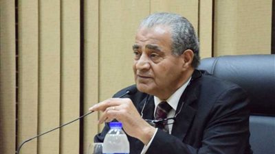 بالصور.. وزيرالتموين يبحث آليات إضافة المواليد على بطاقات ذويهم