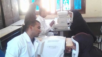 قافلة للكشف على ١٠٧٧ مريض عيون بالمجان جنوب الأقصر.. (صور)