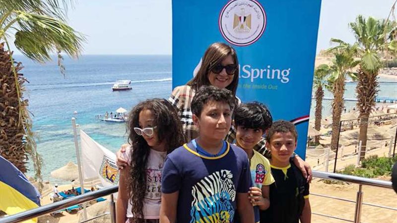 وزيرة الهجرة تشهد