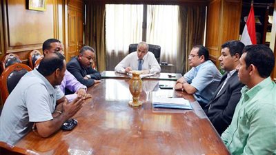 محافظ القليوبية يبحث مشاكل شباب 