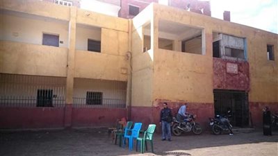 مخالفات بالجملة بمدرسة 