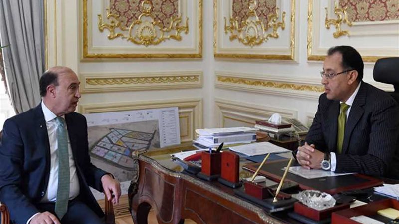 رئيس الوزراء يناقش