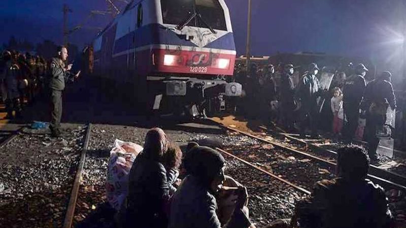 اليونان: قطار يدهس