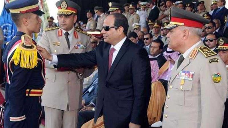 السيسي يكرم أوائل