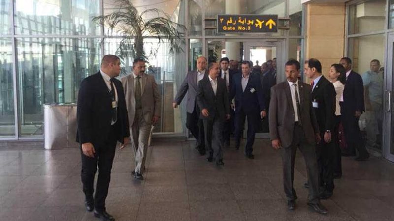 وزير الطيران يتفقد