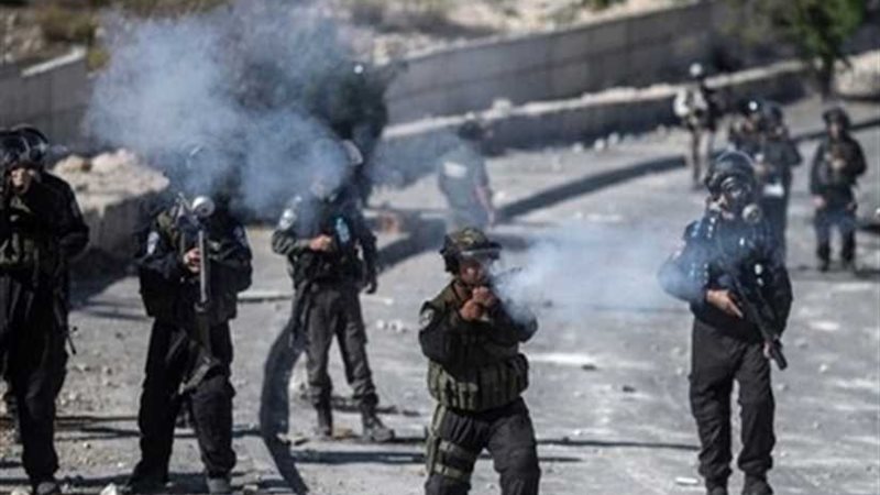 إصابة مواطنين فلسطينيين