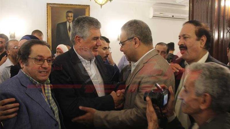 حمدين يبحث عن الأضواء