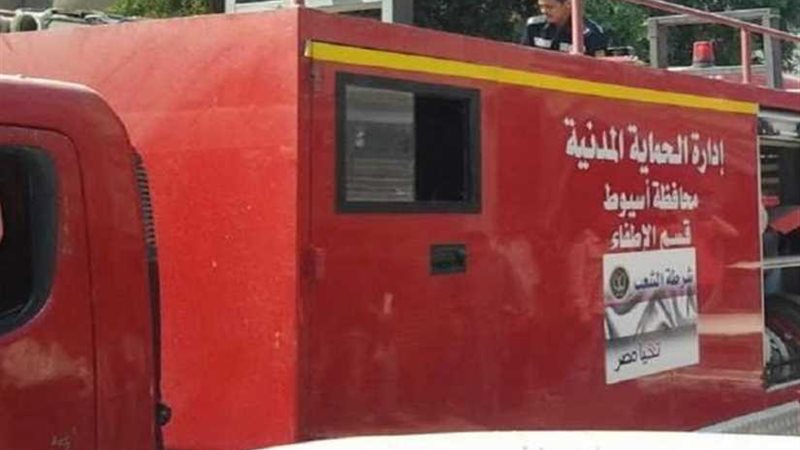 احتراق سيارتين لتسرب