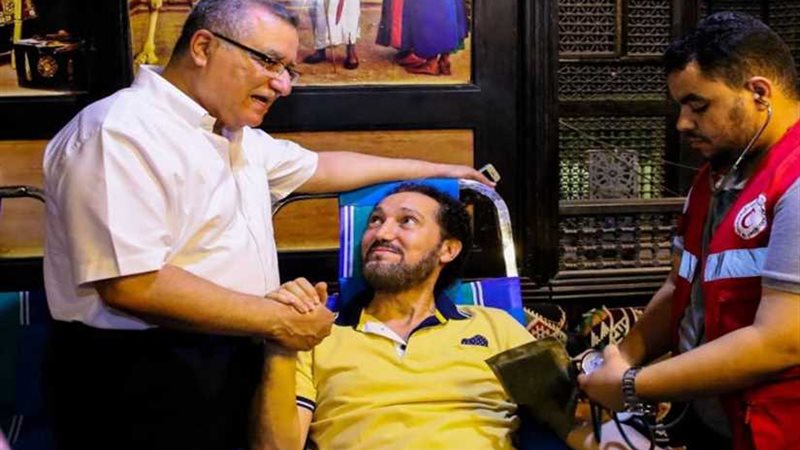 نصير شمة يتبرع بالدم