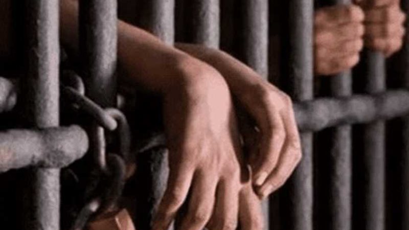 أحكام بالسجن لـ 32