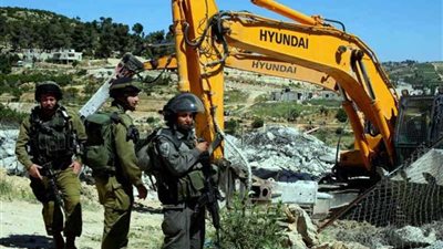 الاحتلال الإسرائيلي يخطر أصحاب 4 منازل ومسجدين بالهدم في بيت لحم