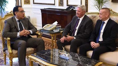 رئيس الوزراء يلتقي مسؤولي شركة سوميتومو إلكتريتك اليابانية