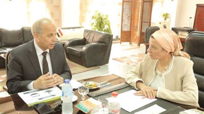 وزيرة البيئة ومحافظ القليوبية يبحثان حل مشكلة القمامة ومنطقة الزرايب