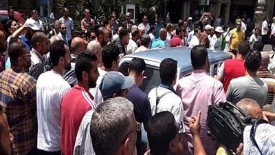 تشييع جثمان الفنان محمد شرف ودفنه بمقابر المنارة