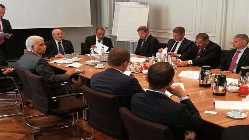 العصار يلتقي قيادات