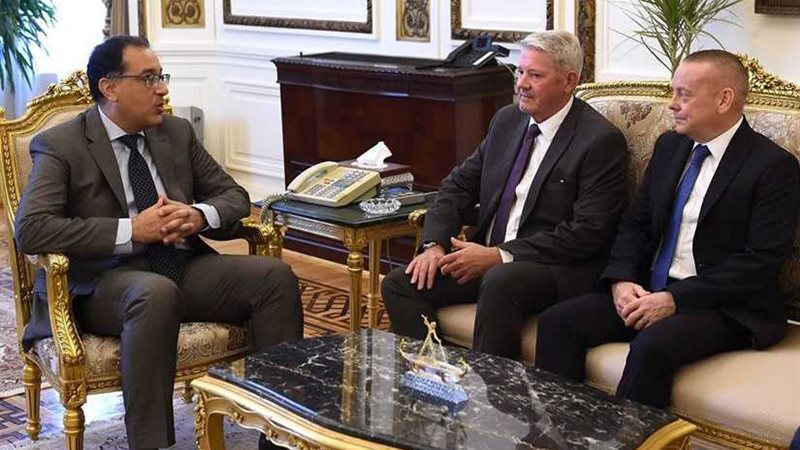 رئيس الوزراء يلتقي