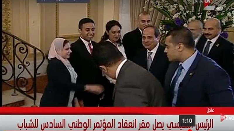 وصول السيسي لجامعة