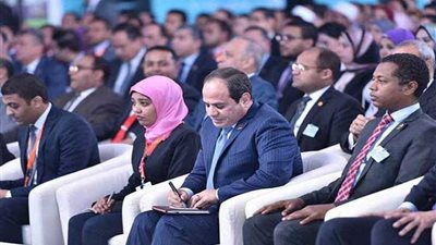 السيسي لمتحدث شاب: 