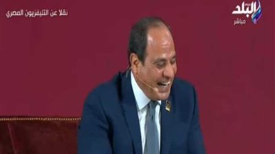 السيسي يدخل في نوبة ضحك في مؤتمر الشباب بسبب 
