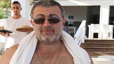 ثلاث بنات يقتلن والدهن بعشرات الطعنات