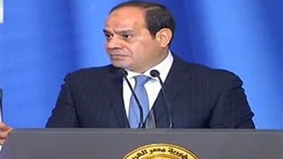 السيسى يكرم عددا من متحدى الإعاقة