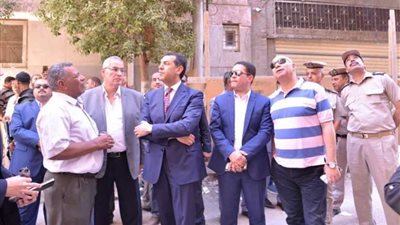 محافظ أسيوط يتفقد البرج المائل .. صور