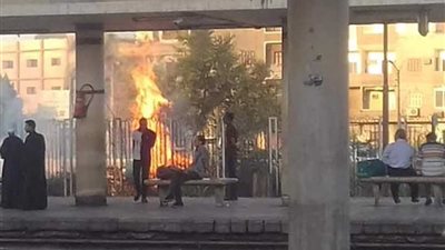 إخماد حريق شب بأعشاب بالقرب من محطة سكة حديد المنيا.. 