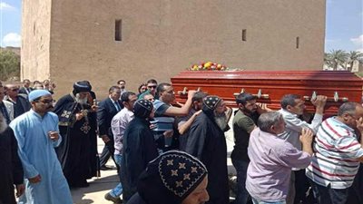 قداسة البابا يشارك في طقس دفن نيافة الأنبا إبيفانيوس..