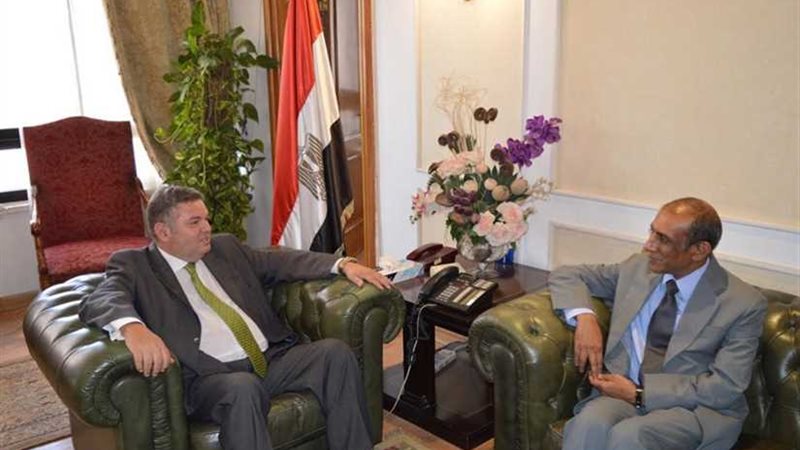 سفير الهند خلال لقائه