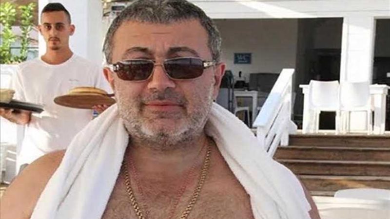 ثلاث بنات يقتلن والدهن