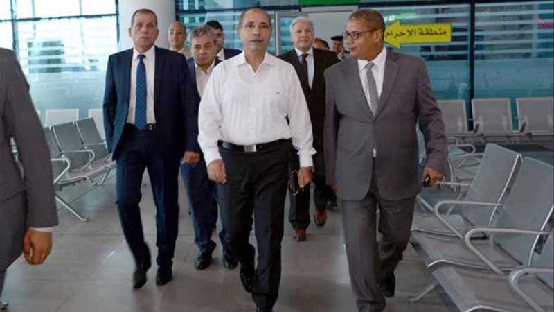 وزير الطيران يتفقد