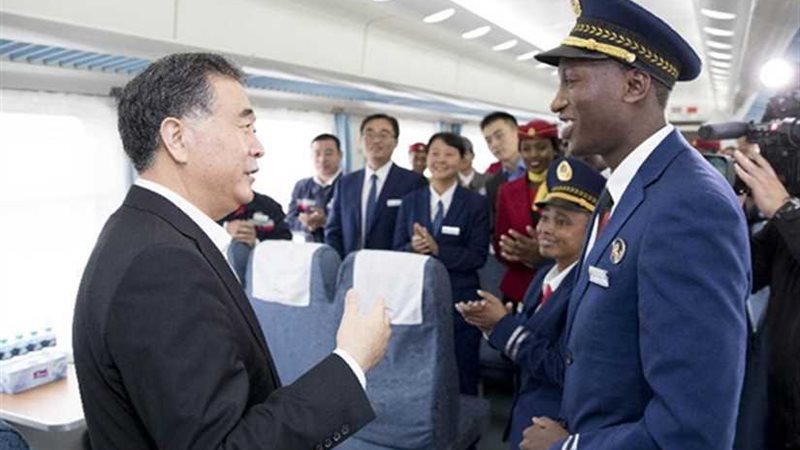 تشغيل أول خط جوي