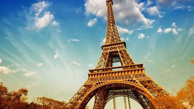 موظفو برج ايفل يهددون