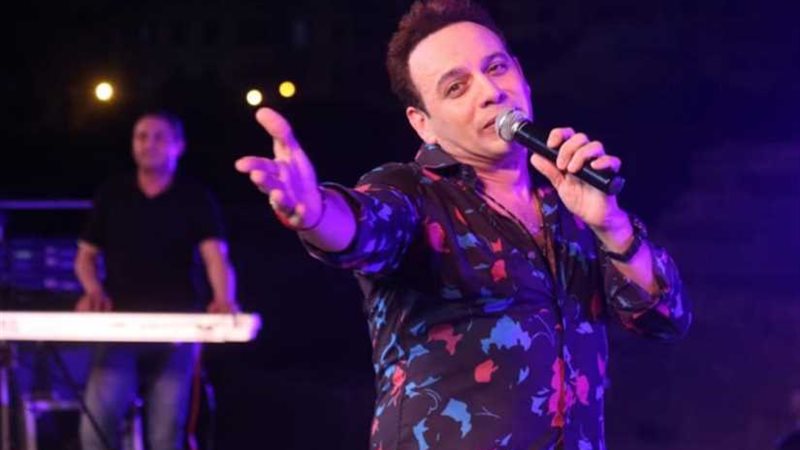 مصطفي قمر يسدل الستار