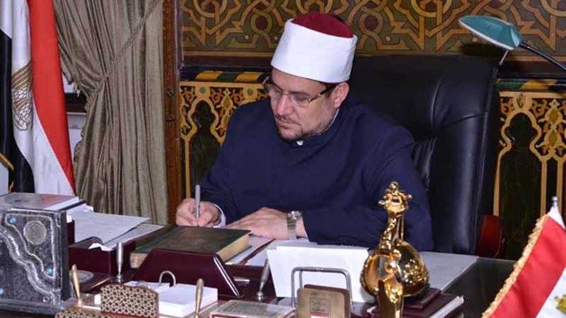 وزير الأوقاف يعتمد