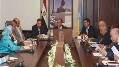 محافظ الإسكندرية يتابع خطة إنهاء قوائم انتظار مرضى الجراحات