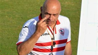 جروس يعقد جلسة مع لاعبي الفريق قبل انطلاق مران الزمالك