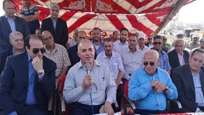 وزير الري يفتتح كوبري حادوس