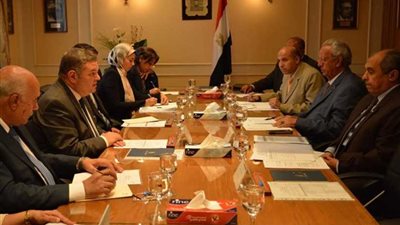 وزير قطاع الأعمال العام: اهتمام كبير من القيادة السياسية بتطوير الغزل والنسيج