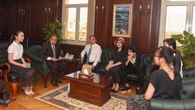 محافظ الإسكندرية يفتتح معرض 