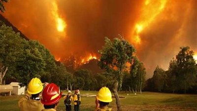 كاليفورنيا تستعين بأستراليا ونيوزيلندا لإطفاء حرائق الغابات