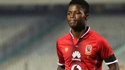 الأهلي يوقع عقوبة مالية على لاعبه 