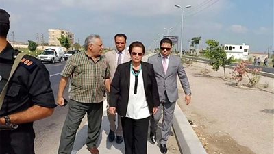 بالصور.. محافظ البحيرة تتفقد فعاليات مبادرة 