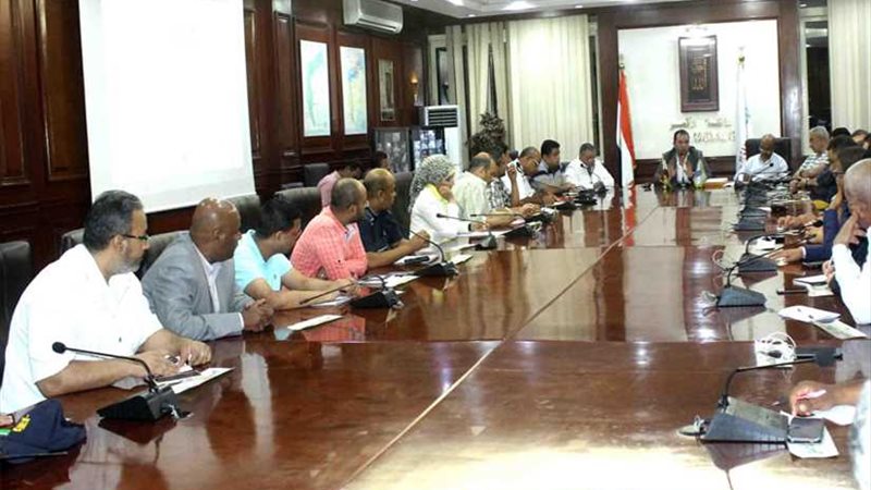 محافظ الأقصر يناقش