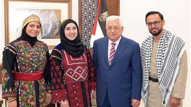 محمود عباس يستقبل