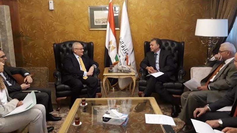 وزير النقل يستقبل