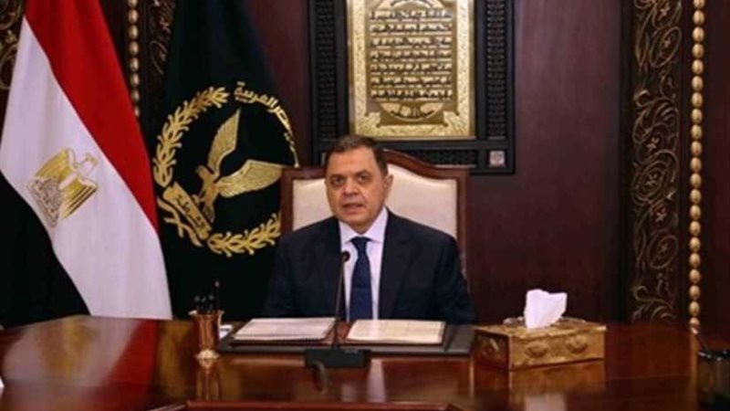 وزير الداخليه يكافئ