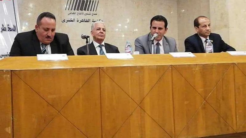 إعمال العقل على قمة