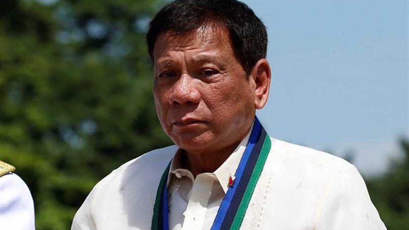 رئيس الفلبين يهدد